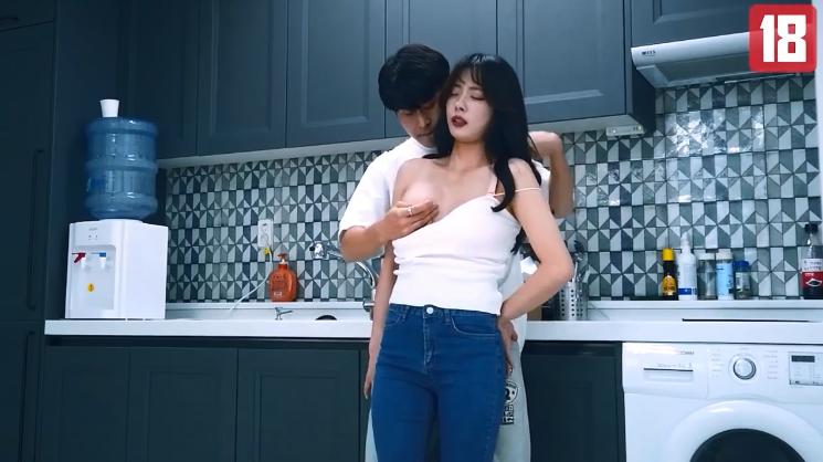 phim sex con nít Em mới hết kinh mà anh chơi mạnh chảy cả máu